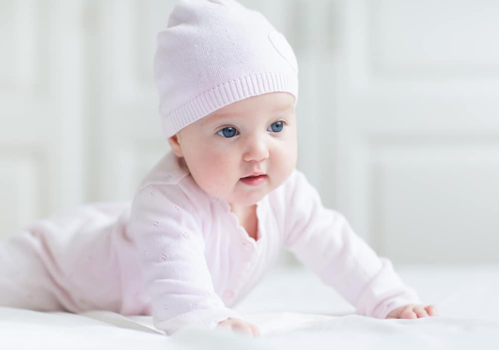 should-newborn-babies-wear-hats-and-when-to-take-them-off