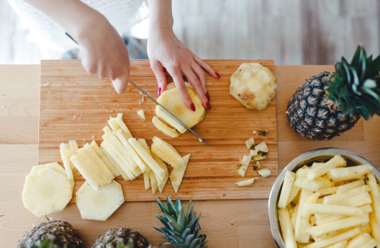 eating pineapple while pregnant